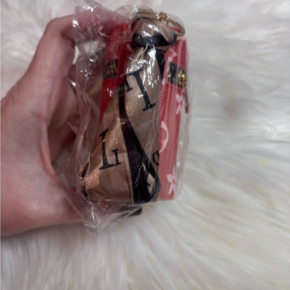 Red Floral Key & Coin Holder - Picture 5 of 5